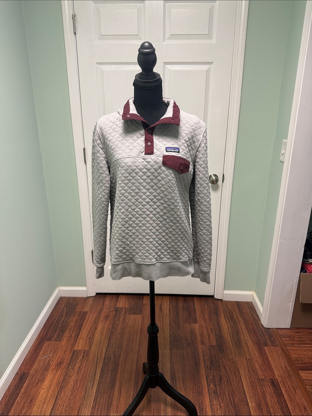 Patagonia Men's Quilted Zip Pullover - Light Gray with Burgundy Trim